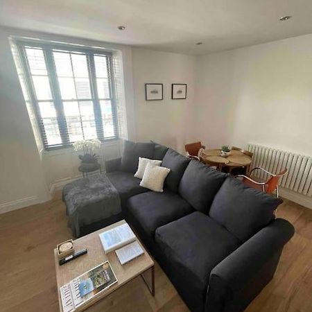 Abergavenny Center 2-Bed Flat Apartment Bagian luar foto