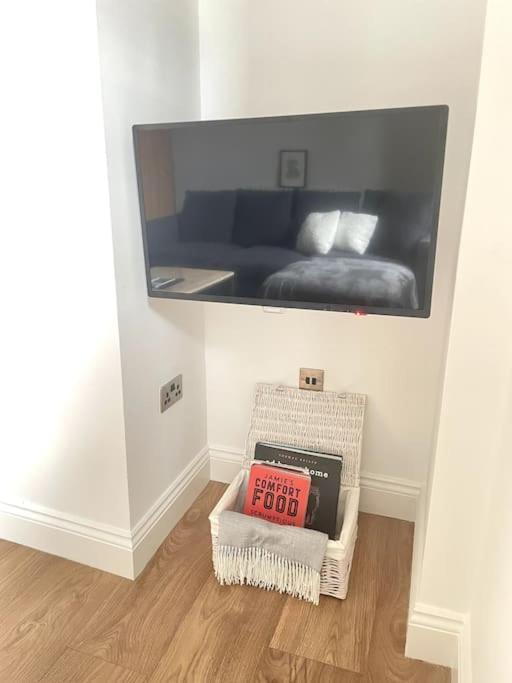 Abergavenny Center 2-Bed Flat Apartment Bagian luar foto