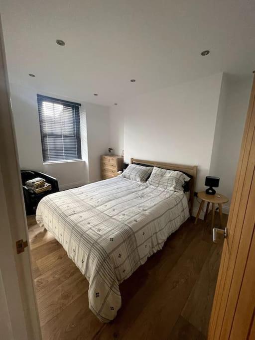 Abergavenny Center 2-Bed Flat Apartment Bagian luar foto