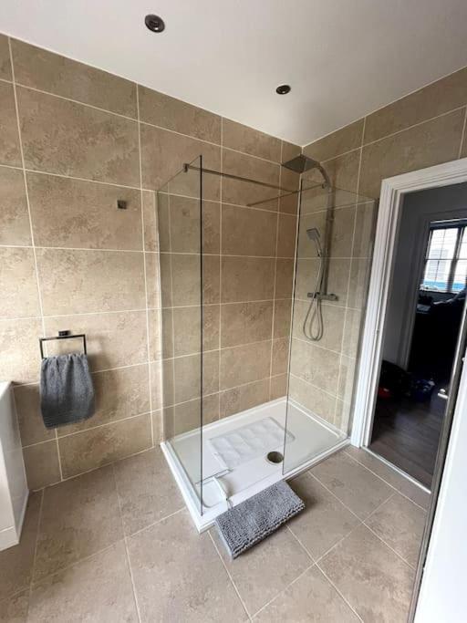 Abergavenny Center 2-Bed Flat Apartment Bagian luar foto