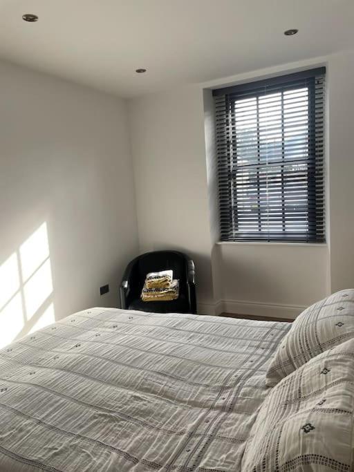 Abergavenny Center 2-Bed Flat Apartment Bagian luar foto